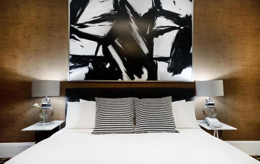 Deluxe King Room interior